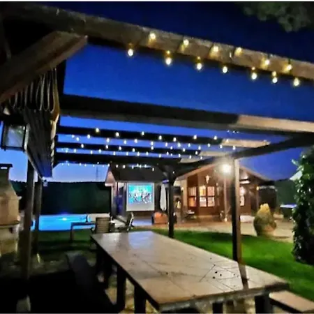 Pequeño Paraiso Con Jacuzzi Y Piscina Privada Сasa de vacaciones *