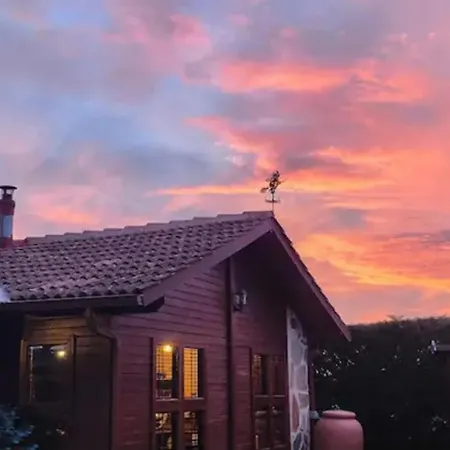 Сasa de vacaciones Pequeño Paraiso Con Jacuzzi Y Piscina Privada Traspinedo